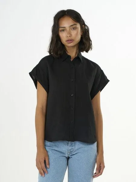 KnowledgeCotton Apparel KnowledgeCotton Apparel Leinenbluse - ASTER fold up short sleeve linen shirt - aus Bio-Leinen, Schwarz (black jet), – Produktbild 1 von 3