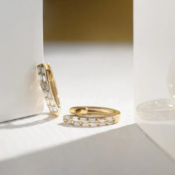 Eppi Eppi Runde Ohrringe mit Lab Grown Diamanten in Baguette-Form Hamish, Gold, – Produktbild 2 von 4