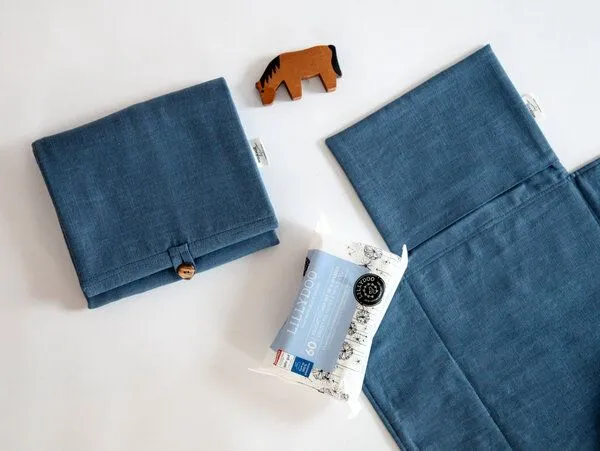 werkvoll by Lena Peter werkvoll by Lena Peter Nachhaltige Leinen Wickelunterlage LINE, Blau, – Produktbild 1 von 4