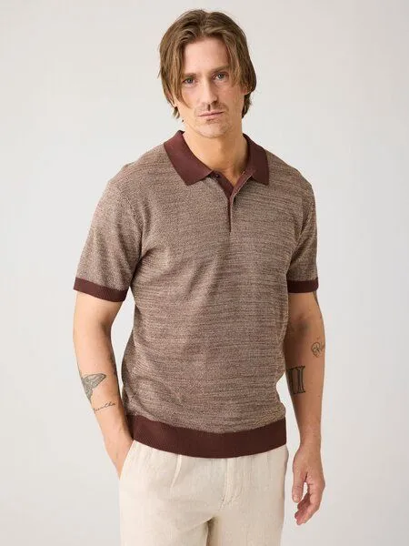KnowledgeCotton Apparel KnowledgeCotton Apparel Gestricktes Kurzarm-Poloshirt aus Bio-Baumwolle, Braun-shaved-chocolate, – Produktbild 1 von 2