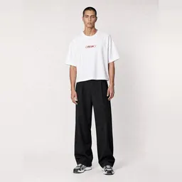 hey hey studios hey hey studios Herren Cropped T-Shirt „Script“ handgekürzt aus Bio-Baumwolle – Produktbild 1 von 1