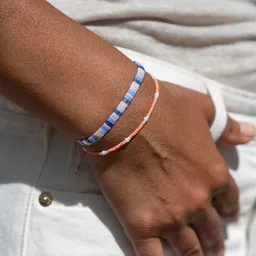 juni juni Blaues Armband "Cielo" - einzeln oder im Set mit apricot Perlenarmband - individuell verstellbar - handgemacht in Deutschland – Produktbild 1 von 1