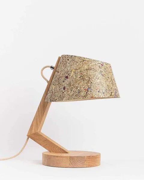ALMUT von Wildheim ALMUT von Wildheim Moderne Tischlampe aus Eiche Lampenschirm aus Naturmaterialien, Almwiese (grün/bunt), – Produktbild 1 von 4