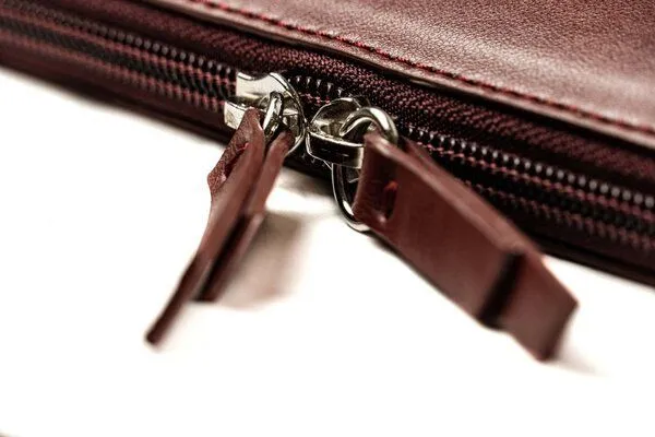 GREVIRO GREVIRO Tablet Tasche aus Kaktusleder (vegan) - für iPad, Surface & Galaxy Modelle, Bordeaux, – Produktbild 4 von 4