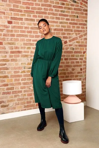 WiDDA berlin WiDDA berlin GARBO feminines Kleid in Waldgrün aus TENCEL® – Produktbild 3 von 4