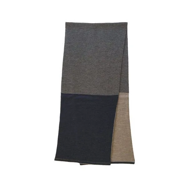 austriandesign.at austriandesign.at RingelSchal aus extrafeiner Merinowolle, Anthrazit/natur, – Produktbild 4 von 4