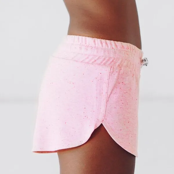 The Driftwood Tales The Driftwood Tales Kurze, sportliche Damenhose mit breitem Bund und DRIFTWOOD-Kordelzug, Rosa, – Produktbild 4 von 4