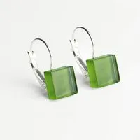 ALEXASCHA ALEXASCHA Geometrische Ohrringe hängend aus Glas | PUREFORM, Grasgrün, – Produktbild 1 von 2