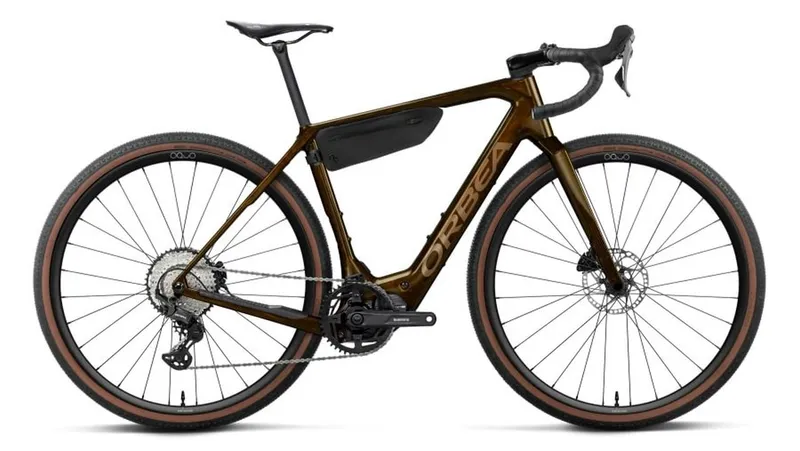 We Cycle We Cycle Orbea Denna M40 E-Bike Gravel Pedelec caramel c. view/metallic gold 2027 (192-207 cm) | E-Gravelbikes Herren – Produktbild 1 von 1