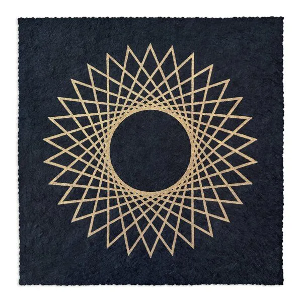 Veskor Cassiopeia Veskor Cassiopeia STERN POLYGON (30/11) Heilige Geometrie Linoldruck | 22 × 22 cm | Gold auf Schwarz – Produktbild 1 von 4