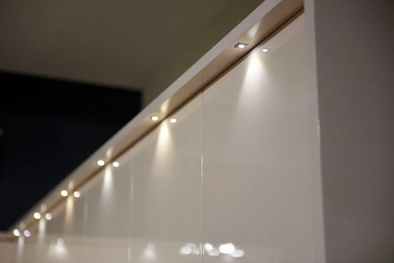 OTTO home Drehtürenschrank Piano, inklusive Rahmen und Beleuchtung, soft-close-Funktion (viele Breiten zur Auswahl, 226cm hoch, mit jeweils 2 Schubladen) beige oder weiß, UV lackiert, Hochglanzfronten, FSC-zertifiziert, Beige|grau, – Produktbild 1 von 8