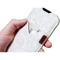 Pack Smooch Pack & Smooch iPhone 17 / 17 Pro / 17 Pro Max / 16 / 15 / 14 / 13 / 12 / Pro / Plus / Max / Mini Filz Hülle SHETLAND (Mulesing-frei), Weiß, – Produktbild 1 von 1