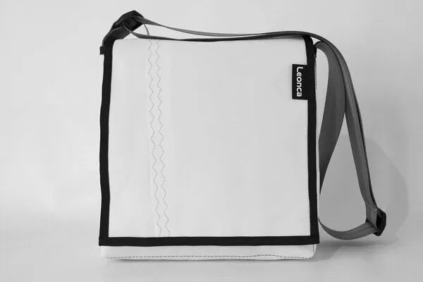 Leonca Leonca Tasche aus recyceltem Segel in 5 Größen – Produktbild 2 von 8