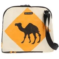 MoreThanHip MoreThanHip Schultertasche aus Zement- oder Tierfuttersäcken - Stylische Damentasche mit Charakter - Amara, Orange - kamel, – Produktbild 1 von 1