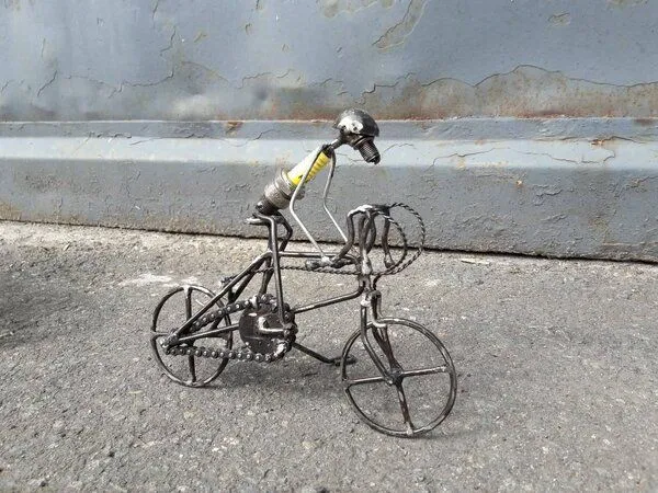 Moogoo Creative Africa Moogoo Creative Africa Zündkerzen Figur - Radfahrer:in – Produktbild 1 von 1