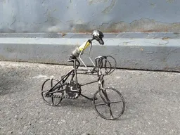 Moogoo Creative Africa Moogoo Creative Africa Zündkerzen Figur - Radfahrer:in – Produktbild 1 von 1