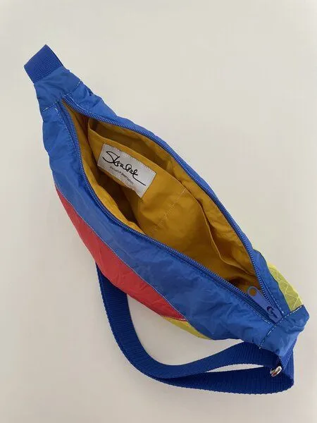 Skrabak Skrabak Upcycling-Bauchtasche aus Segeltuch (handgefertigte Unikate), Blau-gelb-rot-orange, – Produktbild 3 von 4