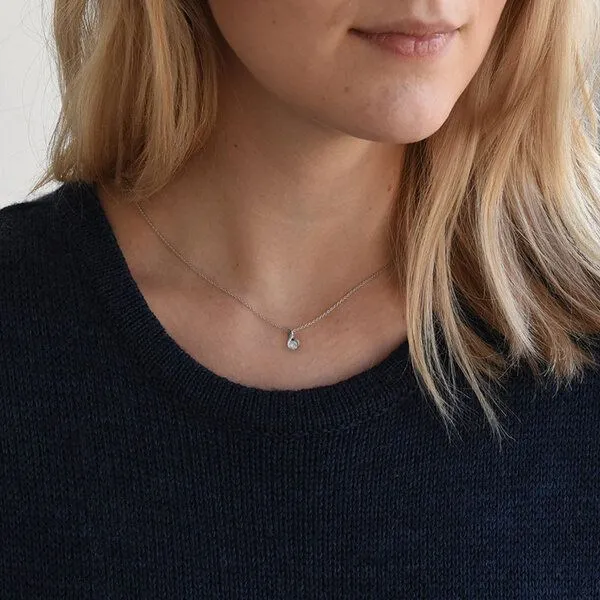 Eppi Eppi Minimalistischer Anhänger mit Diamanten Tilda, Weiss, – Produktbild 2 von 2