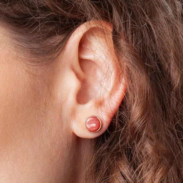 ALEXASCHA ALEXASCHA Edelstahl Ohrstecker mit Glasstein | Roségold, Kirschrot, – Produktbild 3 von 4
