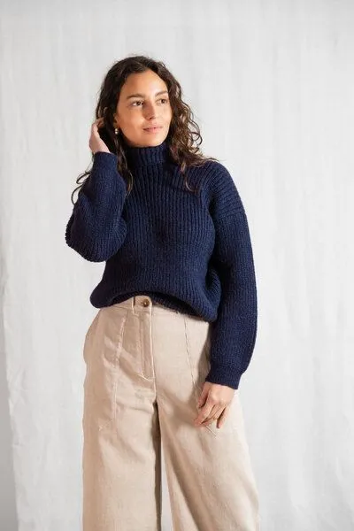 Jyoti - Fair Works Jyoti - Fair Works Baby-Alpaka Turtleneck Strickpullover Sabeti, Blau, – Produktbild 2 von 4