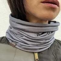 Liebe Deinen Planeten Liebe Deinen Planeten Multi Loop vegane Naturfaser in 3 Größen, viele Farben für Damen und Herren, Multifunktions Schlauchschal aus Modal Jersey TencelTM, Silbergrau, – Produktbild 1 von 1