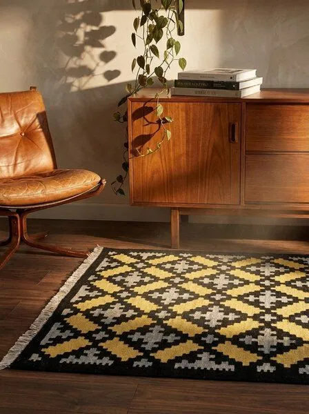 Rugtales Kelim Gashgai Schwarz „Rugtales“ aus Schurwolle, 82x119 cm, Schwarz, – Produktbild 2 von 4