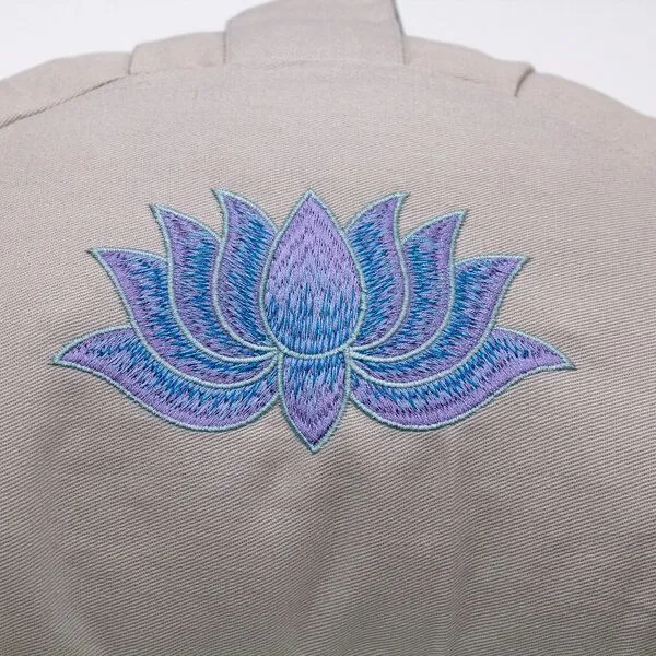 BAGHI BAGHI Meditationskissen Halbmond mit Lotus Bestickung im Farbverlauf Bio-Baumwolle kbA, Hellgrau, – Produktbild 3 von 4