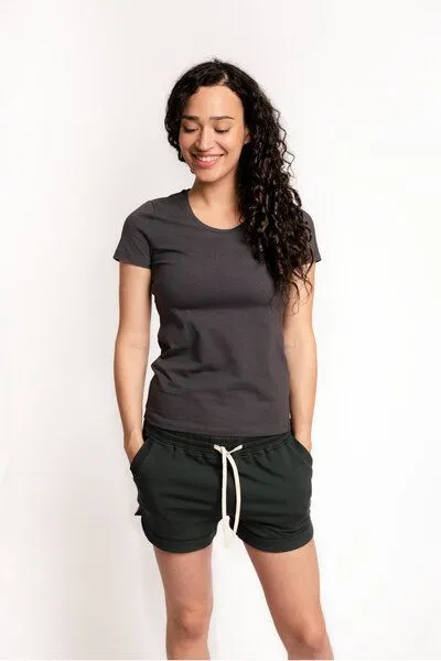 M23 M23 Damen Shorts aus Bio-Baumwolle, Modell "Chloé", Dunkelgrün, – Produktbild 3 von 4