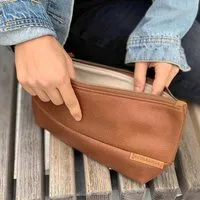 BOWLEANIES TASCHEN BOWLEANIES TASCHEN Kulturbeutel | Waschbeutel aus Lederfaserstoff, Braun, – Produktbild 1 von 1