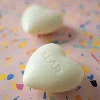 Klar Seifen KLAR Seifen  Herzseife  mit Rosenblüten  vegan  65g – Produktbild 1 von 1