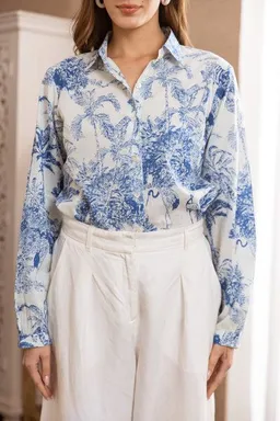 Haus of Namaste Haus of Namaste Damen Bluse „Bleu Jardin" - handbedruckt aus 100% Bio-Baumwolle mit Vegan Farbe – Produktbild 1 von 1