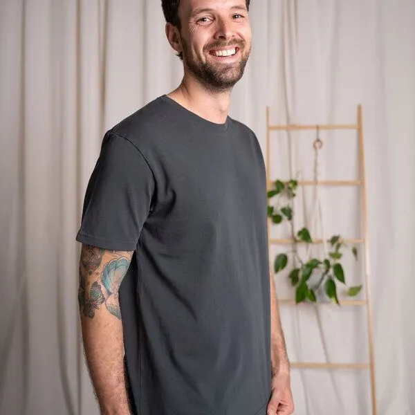 Vresh Clothing Vresh Clothing Vreddy - Regular T-Shirt aus Heavy-Jersey Biobaumwolle, Schwarz washed, – Produktbild 4 von 4