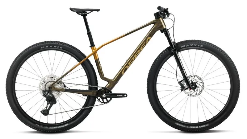 We Cycle Orbea Alma M20 29' ' Carbon MTB Fahrrad caramel carbon view/leo orange 2027 L (178-190 cm) | Hardtail – Produktbild 1 von 1