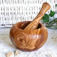 Olivenholz erleben Olivenholz erleben Mörser RUND inkl. Stößel (ca. 10 cm) aus Olivenholz – Produktbild 1 von 1