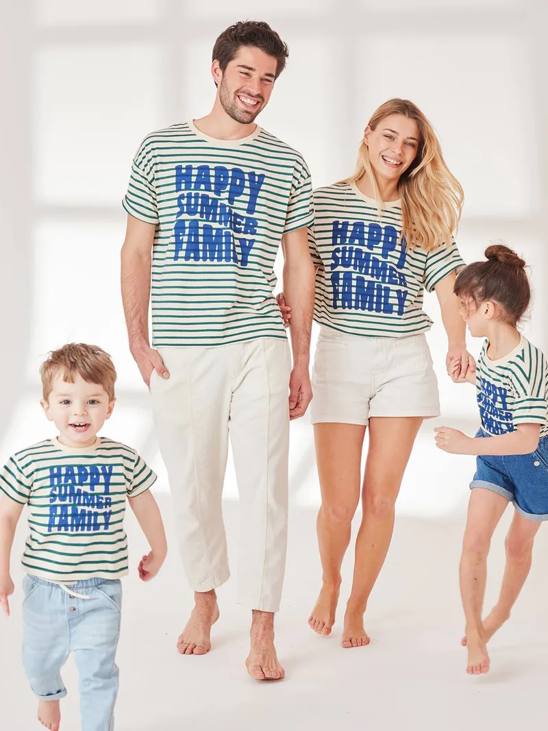 Vertbaudet Capsule Collection: Eltern T-Shirt HAPPY SUMMER FAMILY, Grün gestreift, – Produktbild 3 von 4