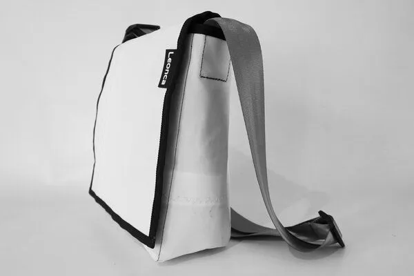Leonca Leonca Tasche aus recyceltem Segel in 5 Größen – Produktbild 3 von 8