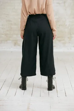 Jyoti - Fair Works Jyoti - Fair Works Damen vegan Culotte Awasi Schwarz – Produktbild 1 von 1