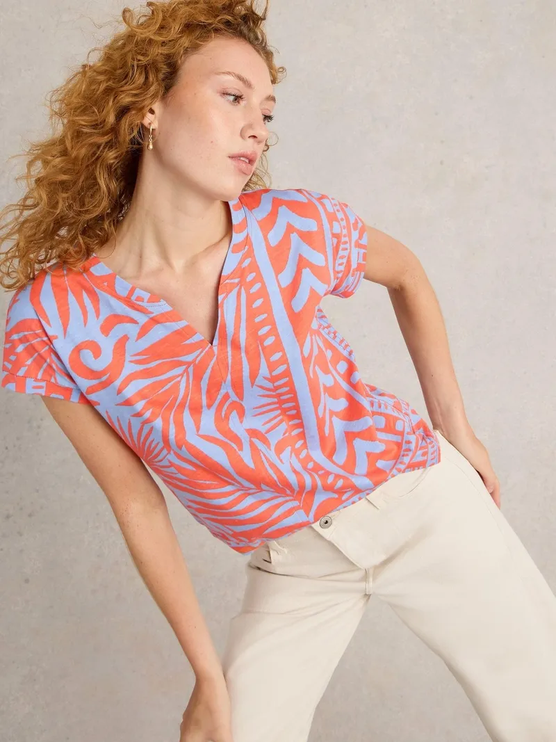 White Stuff Nelly T-Shirt mit Keilausschnitt - 34, Koralle print, – Produktbild 1 von 4