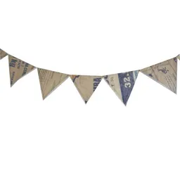 Nyuzi Blackwhite Nyuzi Blackwhite Upcycling Wimpelkette | kleine Dreiecke aus alten Zementsäcken – Produktbild 1 von 1