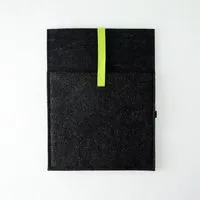 matilda k manufaktur matilda k. manufaktur Minimalistische Laptophülle aus Wollfilz 'max' mit Einsteckfach | für MacBook |Air| Pro 13|14|15|16 Zoll, Anthrazit-pistazie, – Produktbild 1 von 1