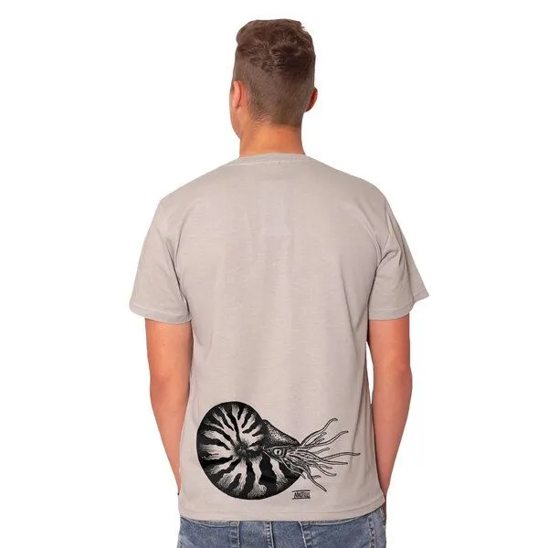 HANDGEDRUCKT HANDGEDRUCKT RESTPOSTEN "Nautilus" Männer T-Shirt, Lightgrey, – Produktbild 1 von 2