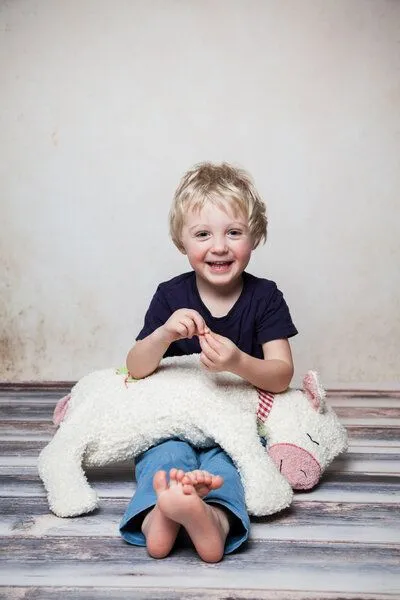 Efie Efie XL Schäfchen mit Blümchen, Spieltier und Kuschelkissen – Produktbild 3 von 4