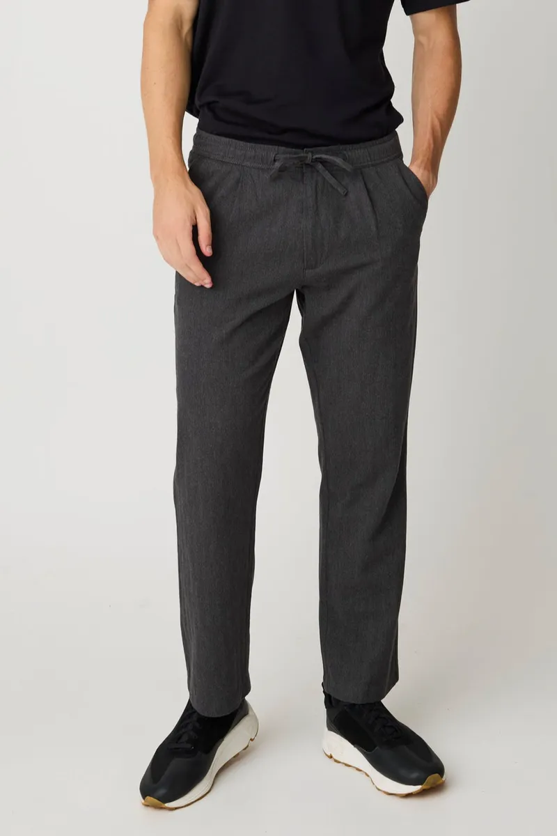 KnowledgeCotton Apparel KnowledgeCotton Apparel Herren vegan Hose Fig Comfort Fischgrat Dunkelgrau Meliert, Grau, – Produktbild 2 von 2