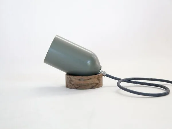 werkvoll by Lena Peter werkvoll by Lena Peter Upcycling Bodenleuchte FIRELIGHT - recycelte Feuerlöscher, Moosgrau, – Produktbild 1 von 4