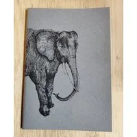 NanMa NanMa Handgebundenes Notizbuch „Elefant“ – In Österreich bedrucktes Skizzenbuch für Zeichnen und Journaling, Grau, – Produktbild 1 von 1