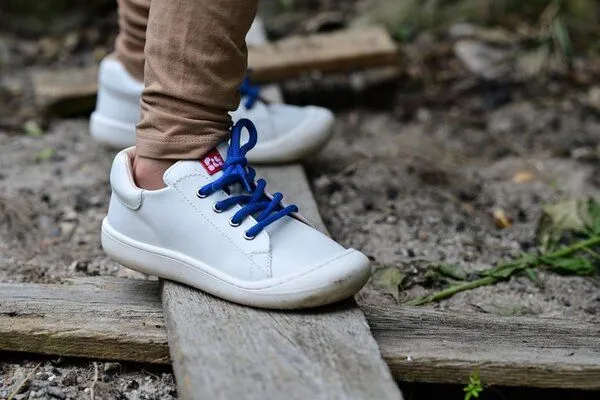 Pololo Pololo Lauflern- Sneaker aus "Kaktus-Leder-Imitat", vegan, Größen 20-27, Weiss, – Produktbild 4 von 4