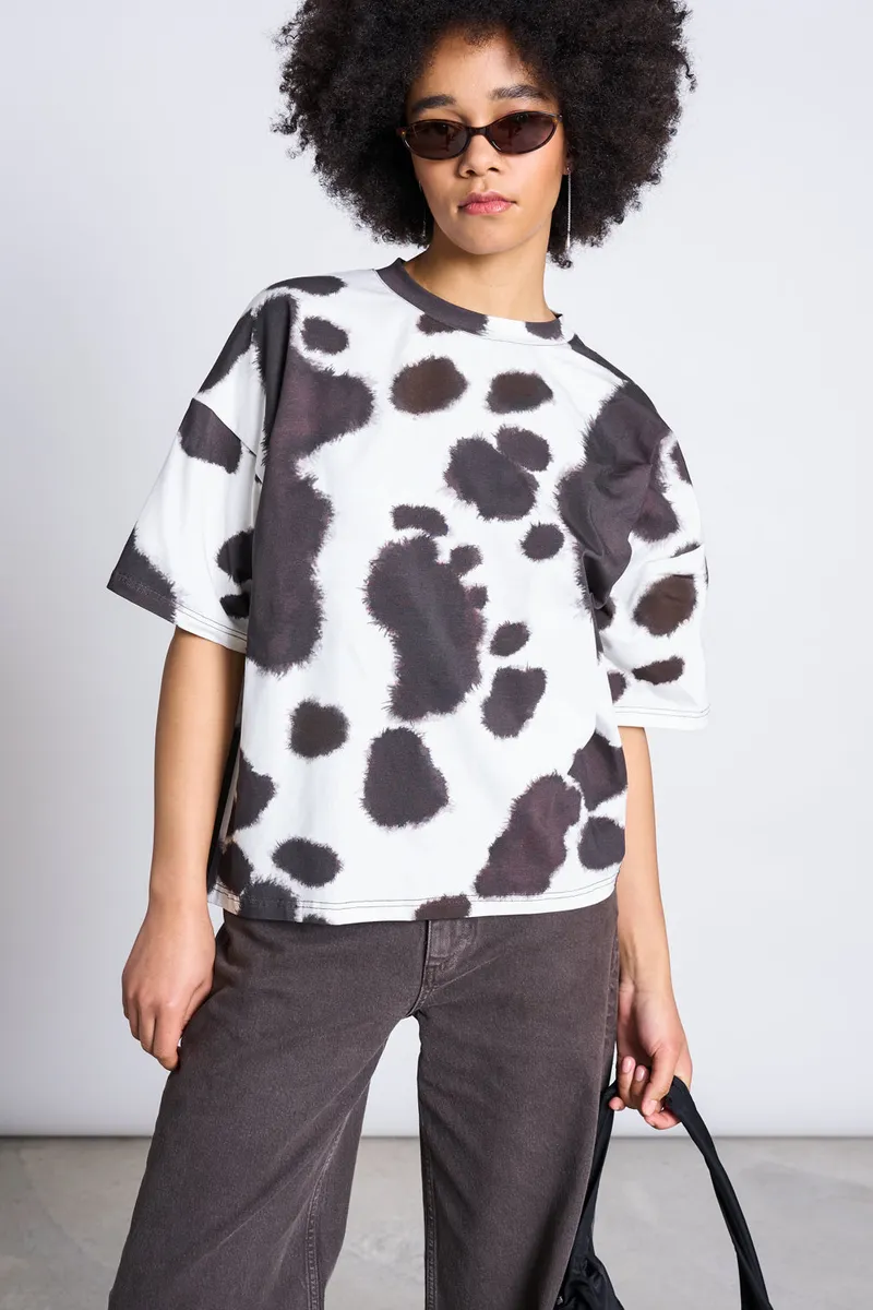 JAN N JUNE JAN N JUNE Damen vegan T-Shirt Arlen Kuhmuster, Dunkelbraun, – Produktbild 2 von 2