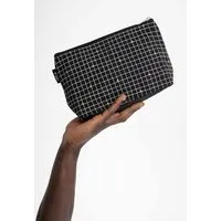 MELA Große Kosmetiktasche | von MELA | Fairtrade & GOTS zertifiziert, Schwarz / grid print, – Produktbild 1 von 1