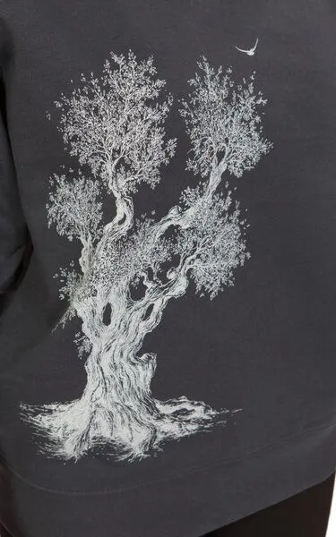 Life-Tree Life-Tree Sweater aus Biobaumwolle Fairwear Unisex "Olive Tree" in India Ink – Produktbild 4 von 5