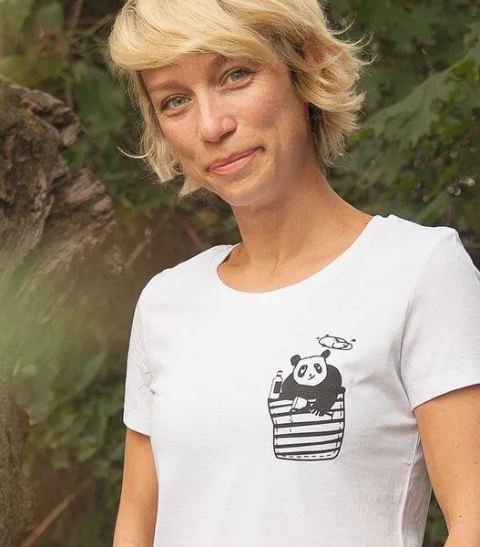 päfjes Pingzi Panda - Brust Motiv - päfjes Fair Wear Frauen T-Shirt - White – Produktbild 2 von 4